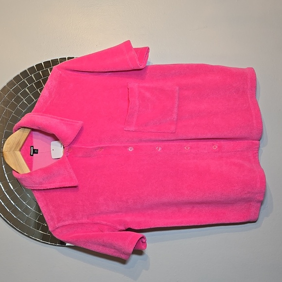 Monrow Cotton Terry Cloth Button Front Pocket Short Sleeved Shirt in Azalea - Picture 2 of 9